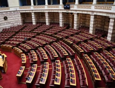 Παρά τις μετατάξεις υπαλλήλων έχασαν και στη Βουλή - Η ΝΔ πρώτη και ο ΣΥΡΙΖΑ τρίτος